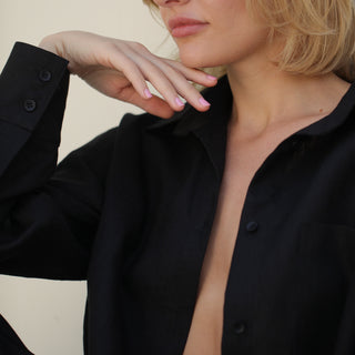 Black linen women shirt details