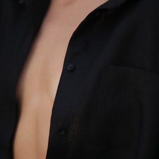 Front button closure and pocket details