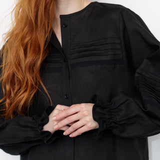 Oversized black linen shirt with pleated details with lace 'Zena'