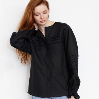 Oversized black linen shirt with pleated details with lace 'Zena'