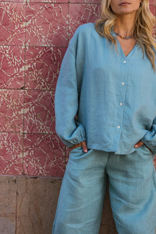 'Petra' Blouse with V-neck and long sleeves in Cyan