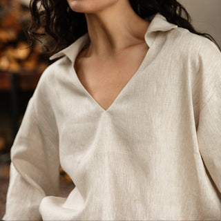 'Marbella' Linen Shirt with Collar and V-neck in Natural Beige