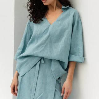 'Marbella' Linen Shirt with Collar and V-neck in Cyan