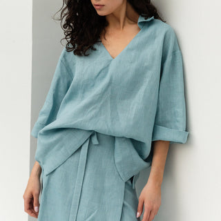 'Marbella' Linen Shirt with Collar and V-neck in Cyan Blue