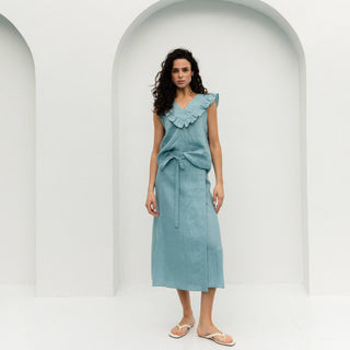 Linen summer top with v neck and frills
